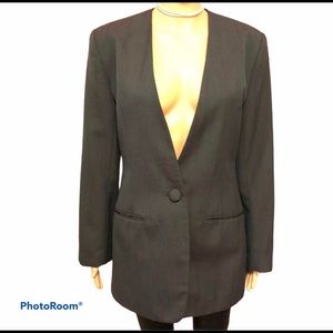 ⭐️On style now⭐️ stunning blazer size medium